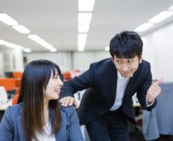 上司が部下をご飯に誘う