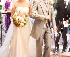 結婚式に参加する
