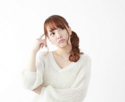 悩む女性
