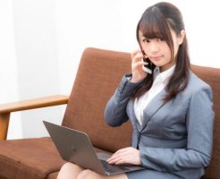 電話している女性